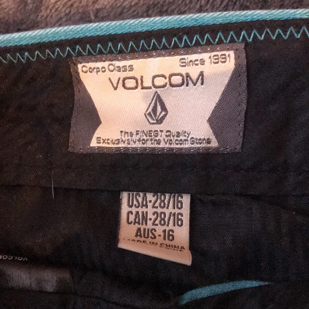 Volcom Shorts - Picture 3 of 3